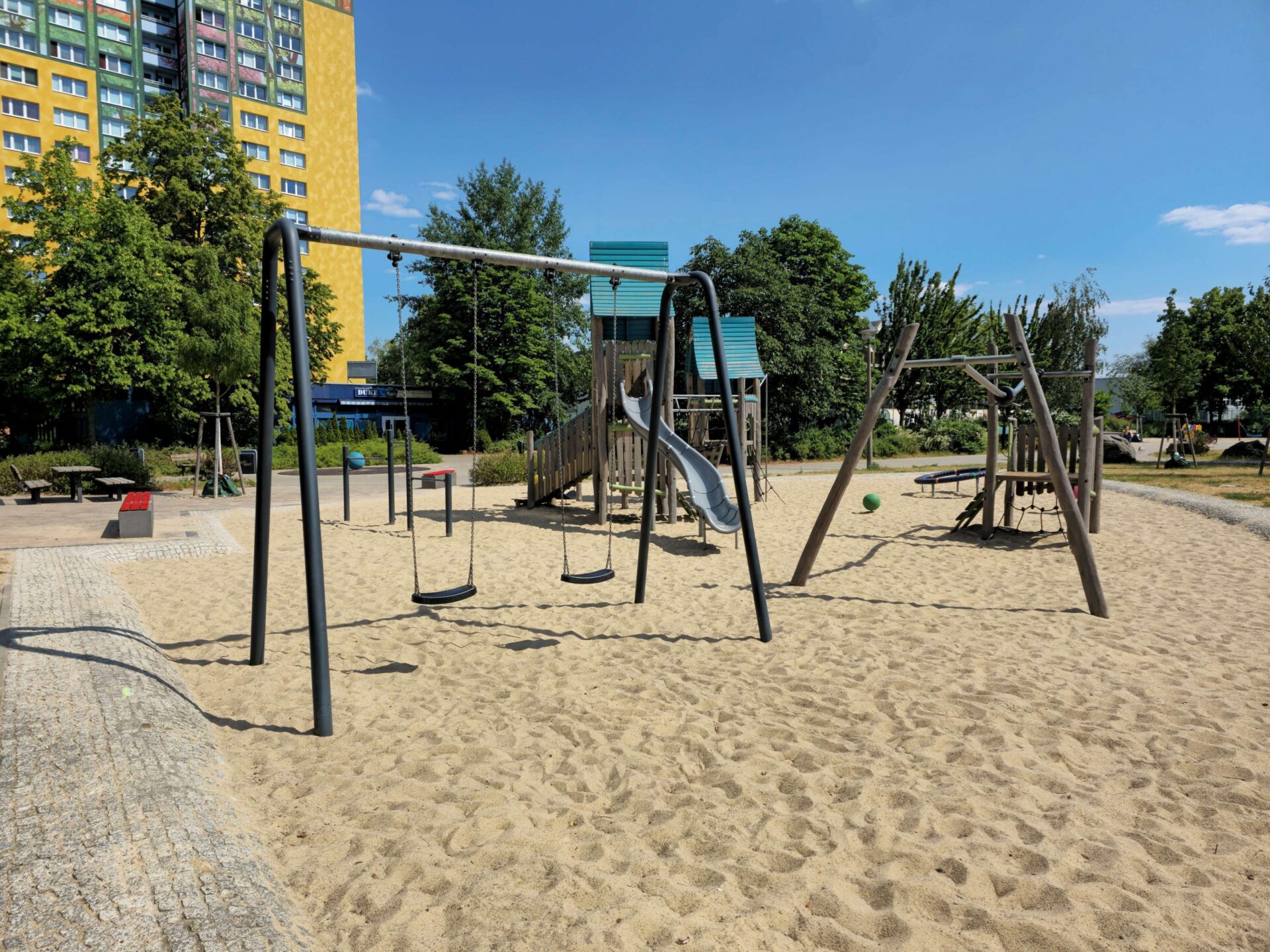 Spielplatz/ Bolzplatz Murtzaner Ring 1-7