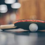tischtenniskelle und Ball