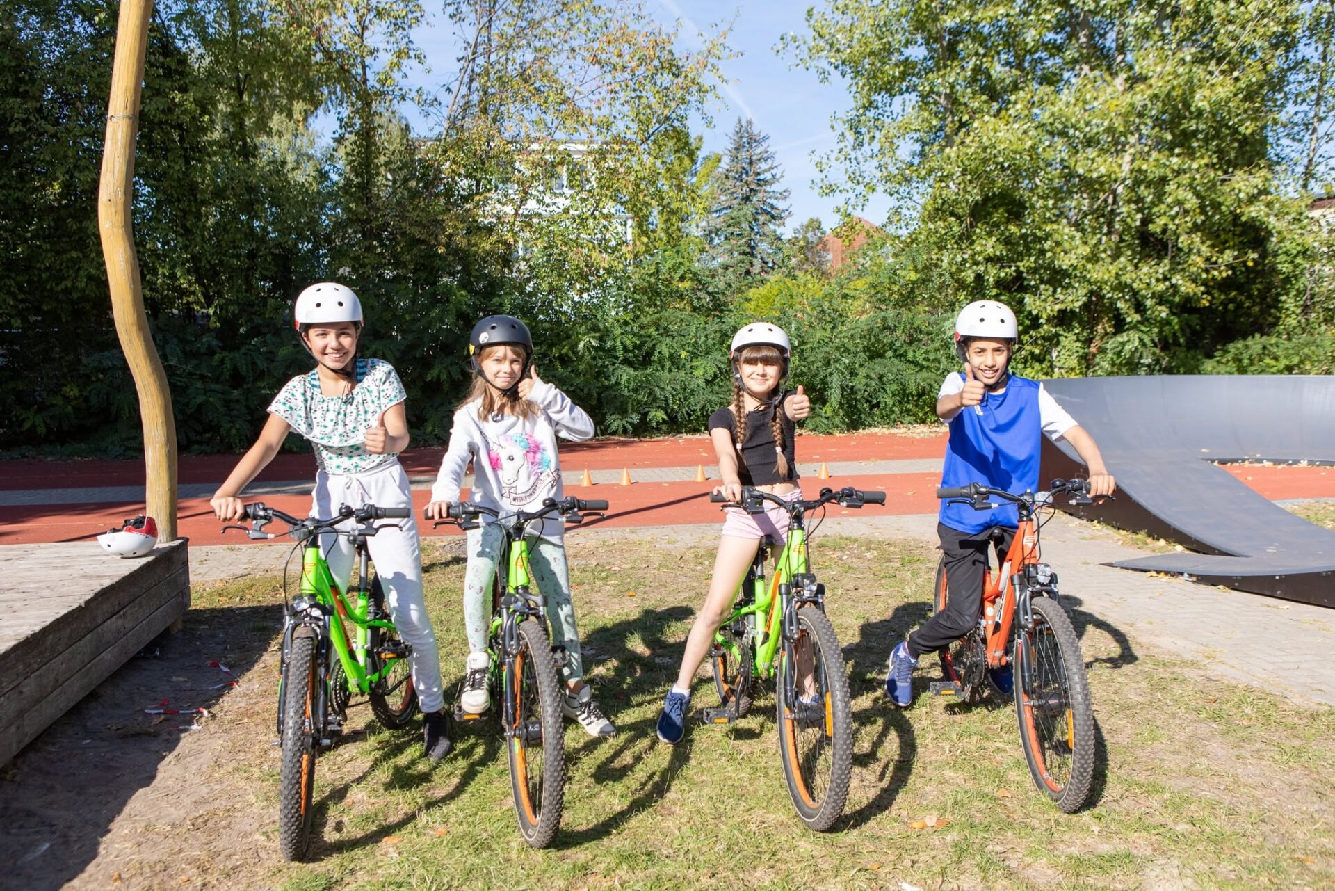 Kinder auf dem Fahrrad